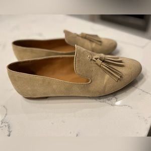 J Crew suede tassel loafers - color: camel